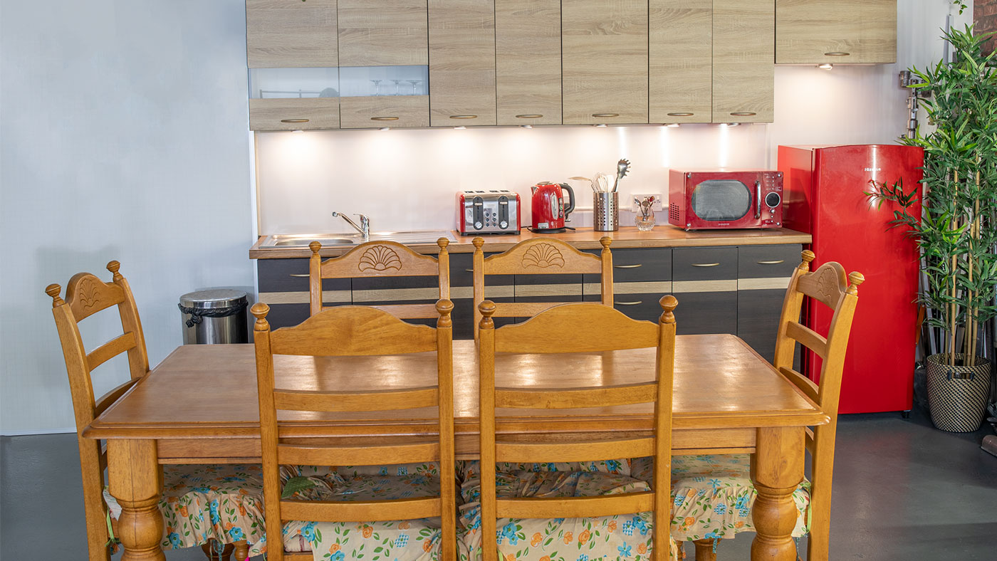 Kitchen and dining facilities at Cineview Studios