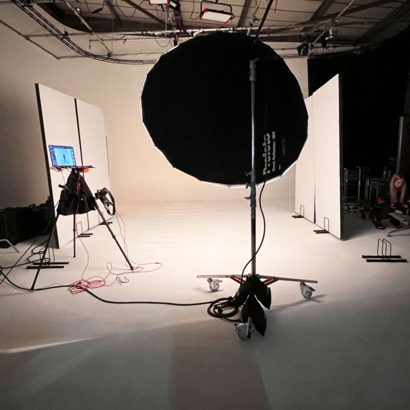 10 Essential Tips for Choosing the Perfect Photography Studio for Your Shoot 10 Cineview Studios - Infinity Cove