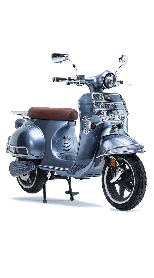 Photo & Film Studio Hire London | Cineview Studios | Best All White Studio Space, Hire White Infinity Cove Studio – London – UK Scooter photography on the cove at Cineview Studios, Greenwich, London.