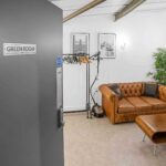 Top 7 Benefits of Hiring a Blackout Studio For Photography
