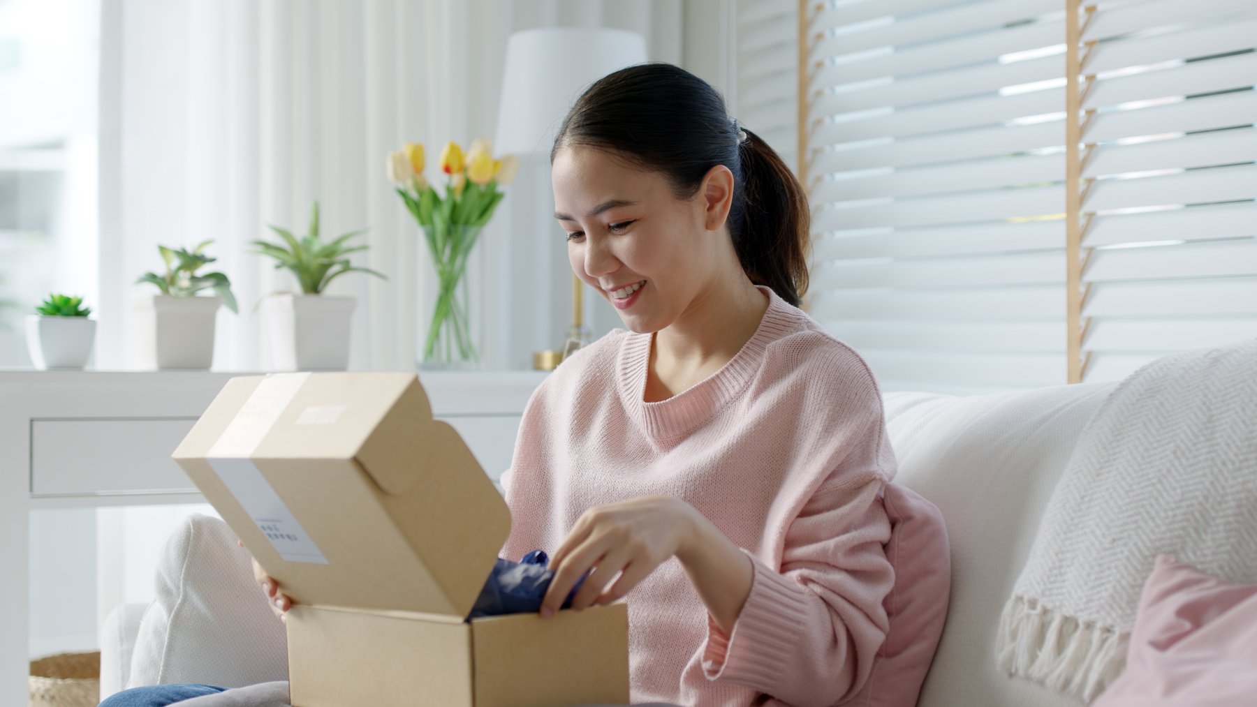 Model opening a product parcel